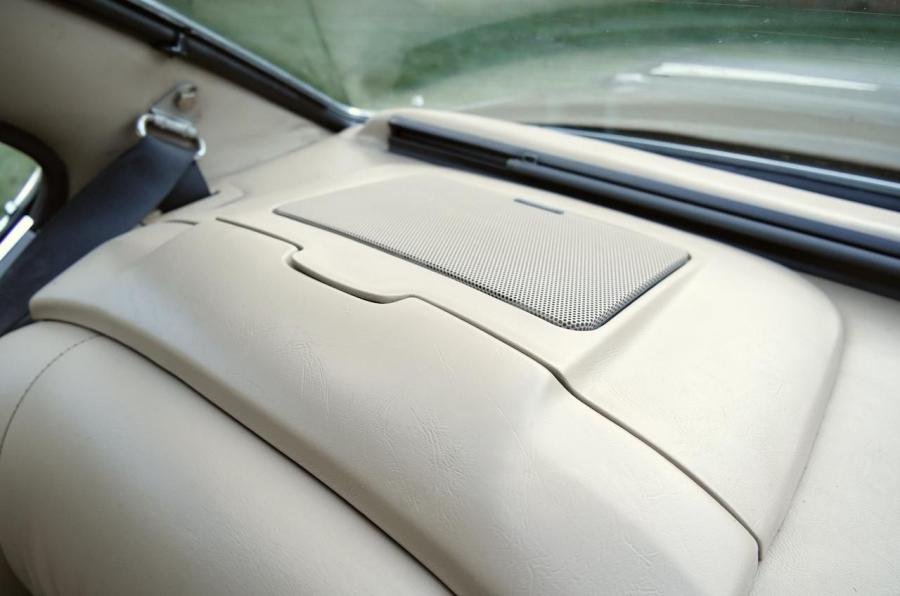 Детали интерьера BMW M6 (E24) 1988 года  (NA) (фото 71 из 158)